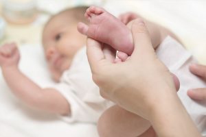 N'utilisez pas de lingettes comportant du phenoxyéthanol sur la peau des bébés